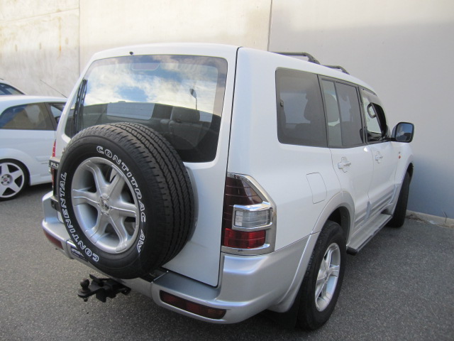 2002 Mitsubishi Pajero - 01